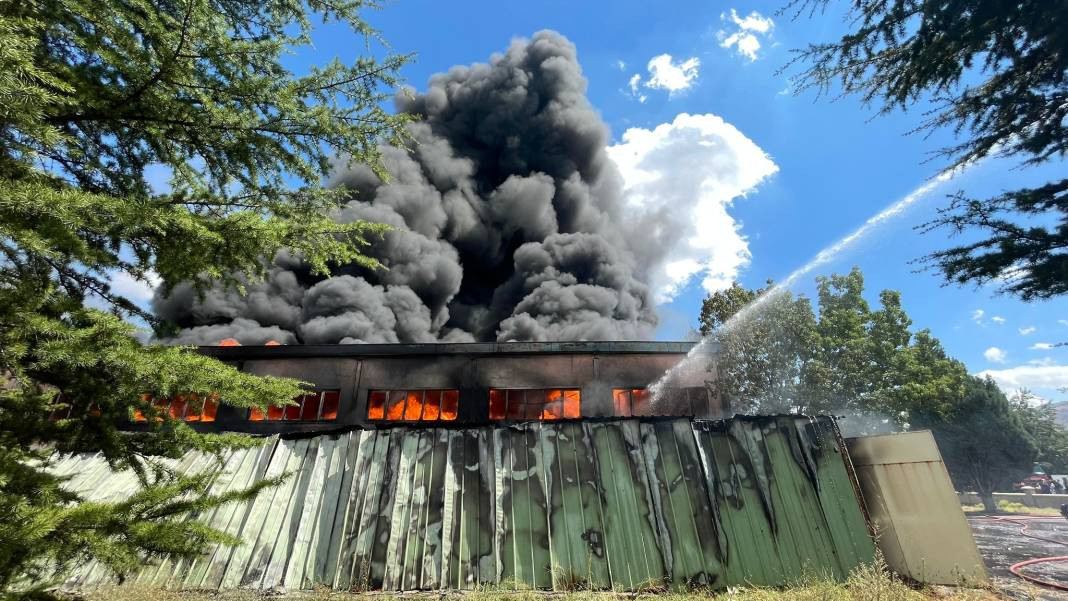 Kayseri'de sünger fabrikasında büyük yangın: Bir saatte kontrol altına alındı - Resim: 15